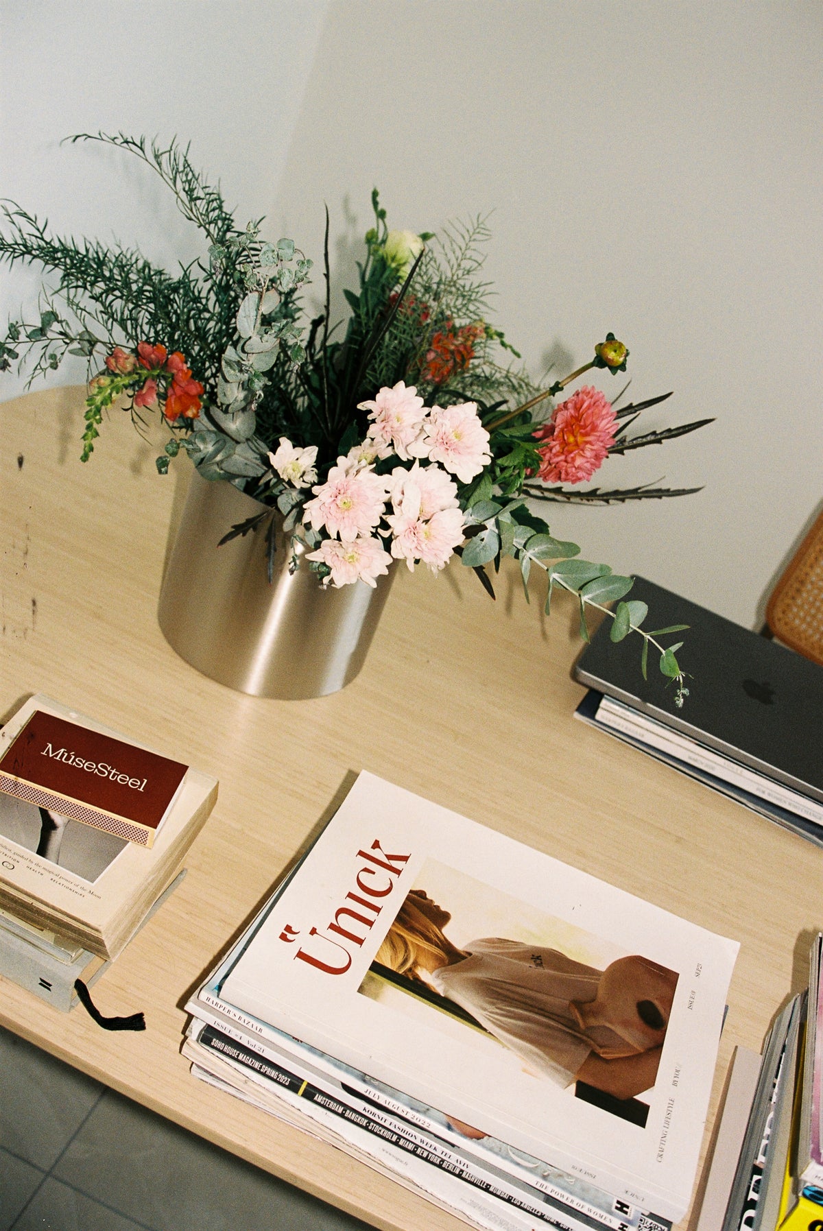 THE ROUND VASES