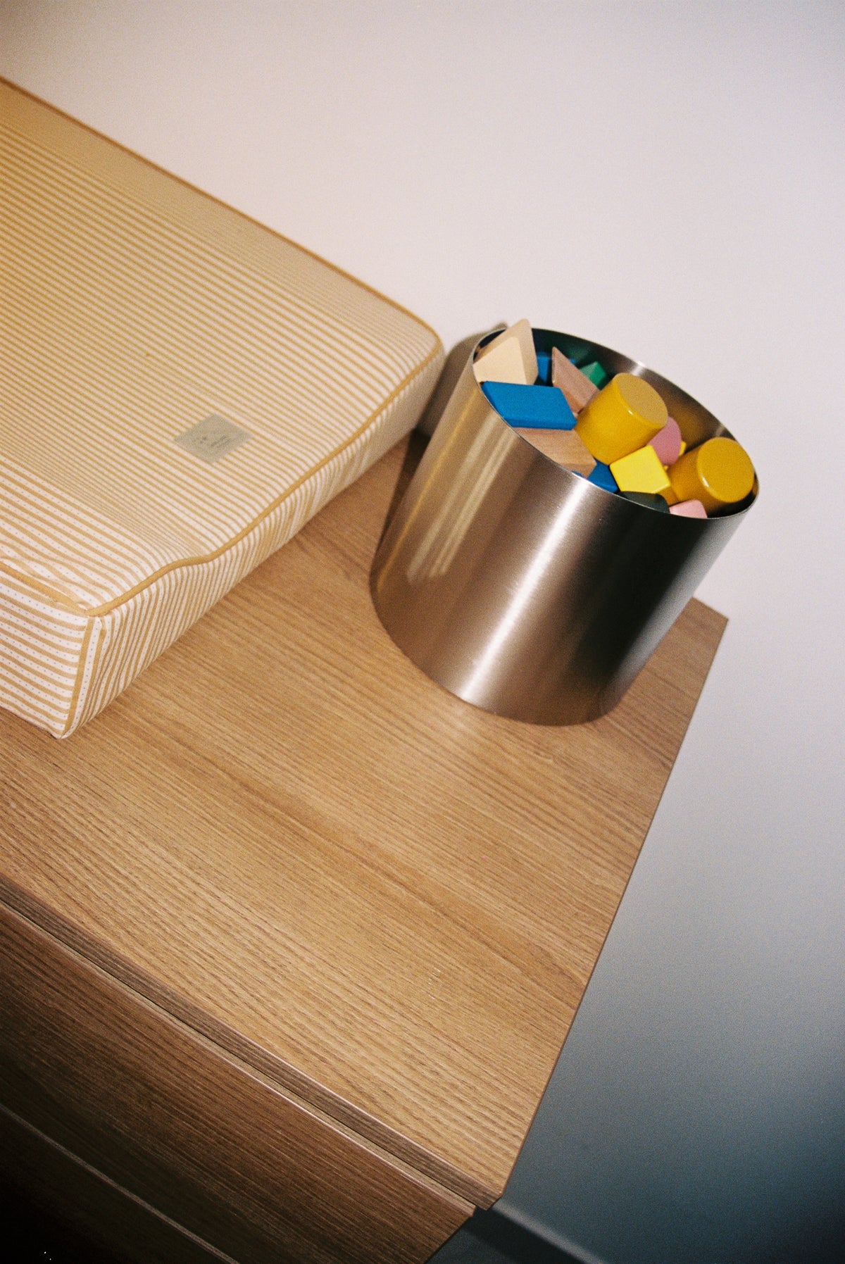 THE ROUND VASES