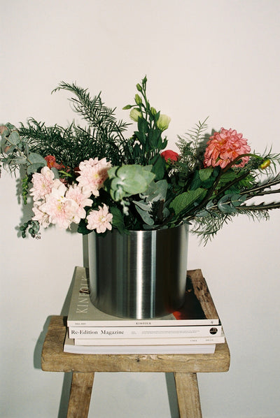 THE ROUND VASES